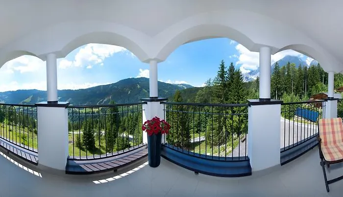 Отель Bergheimat 4*